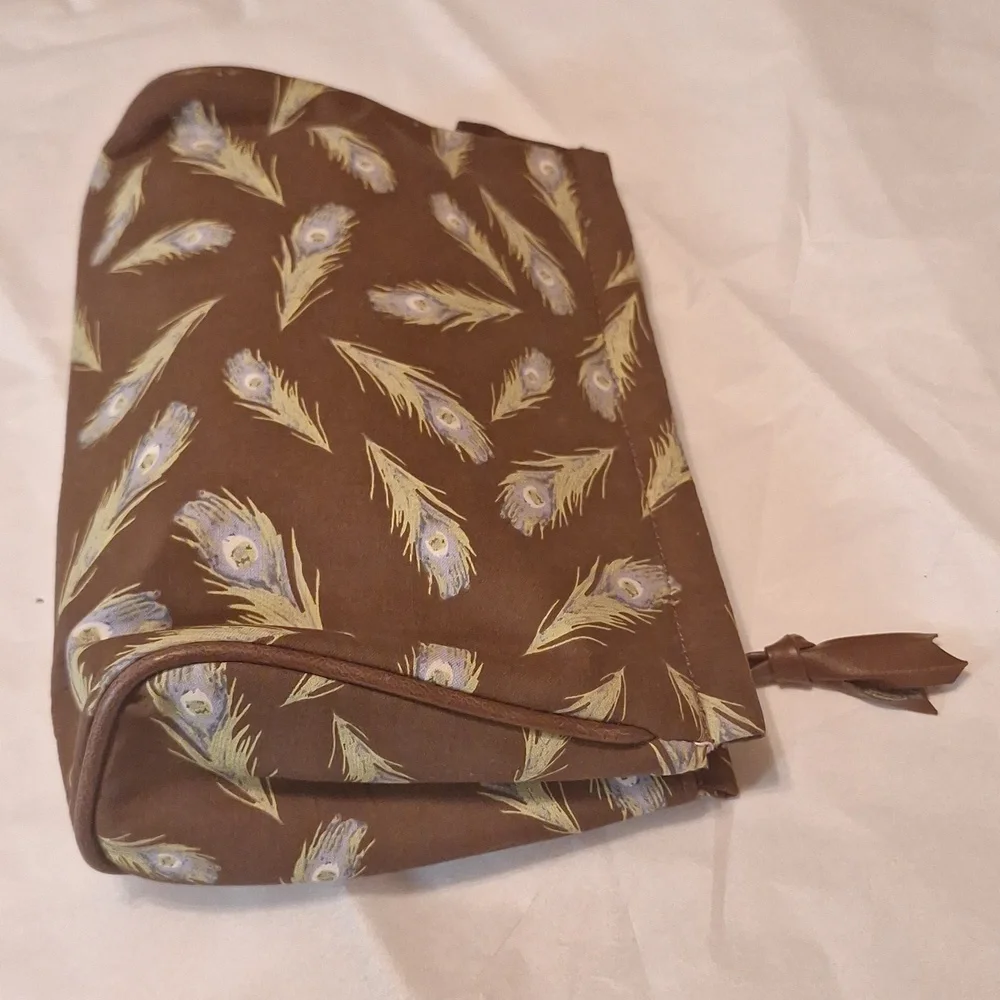 Liz Claiborne Brown Peacock Feather Print Cosmetic Makeup‎ Bag Zipper Pouch